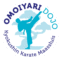 Karate Kyokushin Omoiyari-logo met karatetrap en bonsaiboom,symbool voor controle, harmonie en innerlijke balans